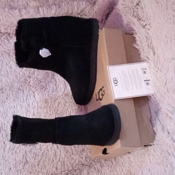 💯 % authenticBrand new Shearling UGG Australia wedges